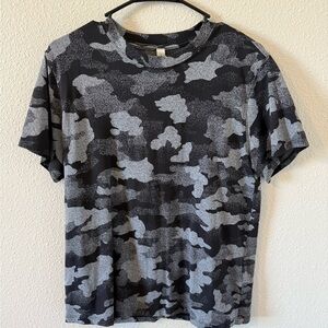 Camo Lululemon love crew T-shirt
No tags, but never worn